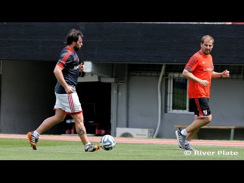 Cavenaghi volvió a trabajar con pelota