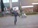 Jesse ft. Mickey op het brommertje