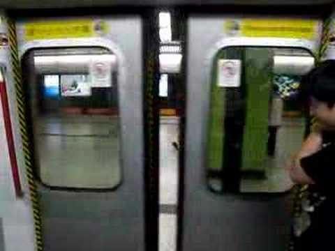 港鐵M-train列車關門