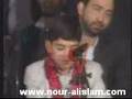 طفل صغير يحرك مشاعر الآلاف -child pushing forward the feelin