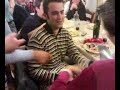 pesaro, 05/01/2008.

un interista ad una cena si vende per poter aprire il suo pacco regalo, per ricevere il dono dovr� baciare una maglia  rossonera, indossata per l'occasione da l'essere pi� velenoso del pianeta. vender� la sua fede neroazzurra per un misero regalo, o manterr� alta la dignita interista ?

continua....

un ringraziamento particolare anche a luca, che ha permesso ad un interista di baciare la maglia della squadra pi� titolata al mondo.