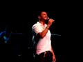 vazio (est� faltando uma coisa em mim)
composi��o: n�lson rufino
diogo nogueira
sesc pinheiros
12.04.2008

est� faltando uma coisa em mim
e � voc� amor, tenho certeza, sim
nossos momentos foram algo mais
sem eles hoje eu n�o tenho paz

eu vou parar num canto
e me perguntar se vai compensar
todo esse pranto que carrego
e eu nego que eu dou
ah! esse amor...
est� fazendo tanta falta no meu mundo
vou me perguntar: est�?

eu n�o sou de a�o
pois o la�o forte,
um conv�vio bom tem seu lugar
e, como a vida passa,
me resta somente tomar a decis�o
de levantar o pano do meu barco
e navegar