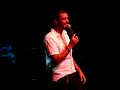 vazio (est� faltando uma coisa em mim)
composi��o: n�lson rufino
diogo nogueira
sesc pinheiros
12.04.2008

est� faltando uma coisa em mim
e � voc� amor, tenho certeza, sim
nossos momentos foram algo mais
sem eles hoje eu n�o tenho paz

eu vou parar num canto
e me perguntar se vai compensar
todo esse pranto que carrego
e eu nego que eu dou
ah! esse amor...
est� fazendo tanta falta no meu mundo
vou me perguntar: est�?

eu n�o sou de a�o
pois o la�o forte,
um conv�vio bom tem seu lugar
e, como a vida passa,
me resta somente tomar a decis�o
de levantar o pano do meu barco
e navegar