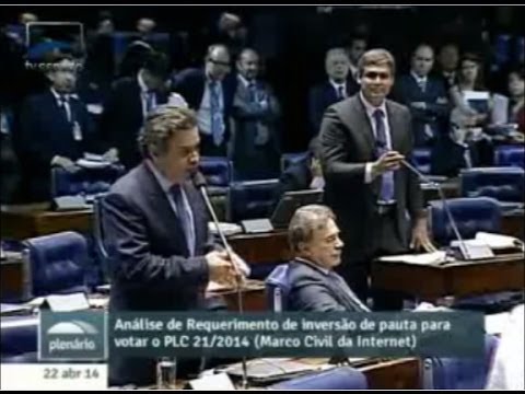 Aécio e Lindbergh trocam acusações em debate sobre marco civil