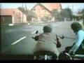 Meine Oma fährt im Hühnerstall Motorrad