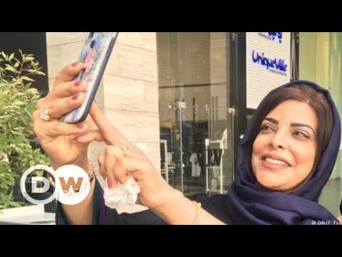 Eine Frau in Saudi-Arabien | DW Deutsch