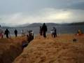 moradores abrem lagoa de imboassica