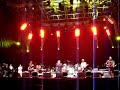 apres la classe e caparezza cantando la sua canzone 