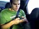 videos de Robin lendo mensagem no celular