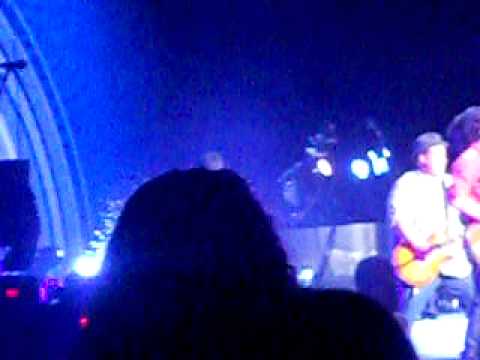 Jonas Brothers & Demi Lovato Rocks Jones Beach  8 21 2010