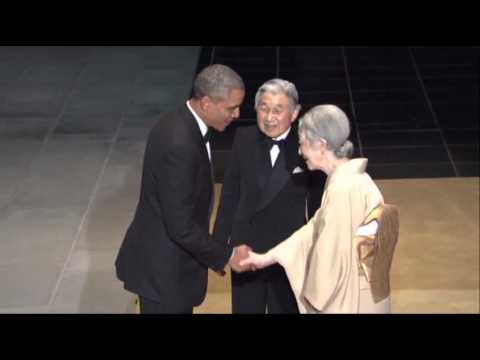 Raw - President Obama arrives at a state dinner in his donor during his first full day of a four-nation visit to Asia. (April 24)