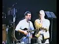 Paulo e Rafa cantando  com cafu da seleção brasileira