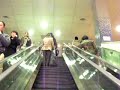 改札からエスカレーター