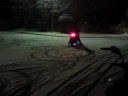 Dodo ft. Alex mit Roller im Schnee