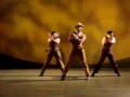 3 männer tanzen single ladys von Beyonce..von purple Haze