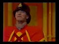 arturo brachetti, the greatest quick change artist in the world, performs his one-mane version of the madame butterfly. awesome! 

best of magic, thames tv, 1989