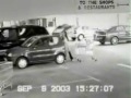 Mujer furiosa sale del estacionamiento