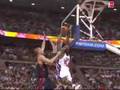 Jason Maxiell jams it home!