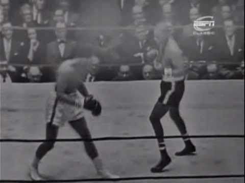 Cassius Clay - Cassius Clay vs Doug Jones - Cassius Clay faces Doug Jones as a last step towards the heavyweight championship, he would still fight once more before challen...