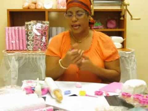 porcelanicron - La maestra Lillian Pizarro de las tiendas Capri nos muestra en este tutorial los diferentes moldes, tabletas de texturas y como cambiar de color el porcelani...