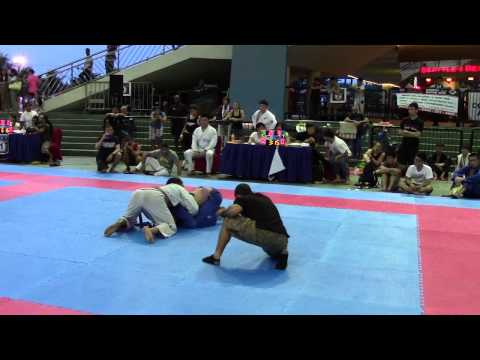 2013 PAN ASIAN BJJ: Andrew Laxa vs Andrew Wong Kee (Triangle Slam DQ)