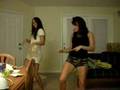 2 white girls crankin that soulja boy!!