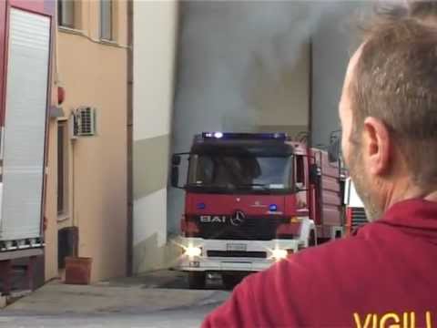 Canicatti. Incendiato il deposito della ditta Di Natali Group. Duro lavoro per i Vigili del fuoco
