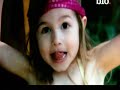 En este apasionante espacio nos introduciremos de lleno en el mundo de los niños con poderes psíquicos y de los gemelos que también comparten ese don. La médium Debbie Martin de Phoenix no es el único miembro de su familia que ve a los muertos. Su hijo Brad de 15 años a menudo ve los mismos espíritus que ella. Incluso su hija Alison, de tan sólo 3 años de edad, ve imágenes y habla con personas que no existen, pero que, según ella, se encuentran en la habitación. Por su parte, Linda y Terry Jamison, ya adultos, son la única pareja de gemelos idénticos del mundo con poderes psíquicos. Linda y Terry predijeron la muerte en accidente de avión de John F. Kennedy Jr., dos años antes de que ocurriera. Asimismo, predijeron los sucesos del 11 de septiembre con escalofriante exactitud en un programa de radio nacional el 2 de noviembre de 1999. Los dos están tan sintonizados entre ellos que, según se dice, son 