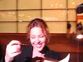 Kylie Minogue con fans en aeropuerto Lima, Peru