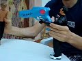 ay que ver como la barbie se baja las bragas tan facilmente por un desconocido!