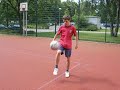 Moveliste (die Liste beinhaltet alle in diesem video gezeigten moves):0:09  Einlauf auf den Tatan0:13  Einführungsszene (lockeres hochhalten zu zweit)0:41  Knee catch0:50  Bodendribbling mit übersteiger0:55  Möchtegerntwister0:56  Der Henry1:04  Double knee catch1:07  freestyle hochhalten 1:15  lockeres hochhalten1:22  Brustannahme mit no-look-pass1:25  Brustannahme mit no-look-pass1:28  doppelter ATW (around the world)1:31  Bodendribbling mit flip flap1:38  Vollspannschuss1:41  Hack-pass1:44  Powerrolle1:52  synchroner Hokus Pokus1:54  2 mal inside ATW2:05  Flip Flap mit Rabona-Flanke2:08  hochhalten mit Hacke2:14  Hackenmitnahme2:19  Beini2:22  lockeres hochhalten2:34  zusammenspiel mit dem korb2:39  ATW2:46  volley-hack-kick gegen die latte2:51  lockeres Bodendribbling2:56  circling footstall3:02  knee-drop3:07  volley-hack-kick3:12  crossover3:17  volley-hack-pass3:21  dobble knee chatch3:22  Radwende3:26  shoe-side-drop3:34  ball-dribbling am mann3:36  scorpion-kick3:37  ball-catcher3:41  volley-pöler3:44  HTW (hop the world)3:50  ball-up-circler4:00  mitspieler-beini-bocksprung4:04  hokus pokus4:06  circled-hack-kick4:11  knee-drop4:15  inside ATW4:21  Rückenpass4:24  hack-beini4:32  Okocha4:34  ball hochhaltend 4:37  warm-up shoulder-pass4:42  circled-volley-hack-pass4:51  eckentor4:55  beini5:00  half-circle-ball-up-jumper5:04  ATW5:08  rabona an die latte5:11  circle-hack-pass5:12  shoe-side-ball-up5:16  final shot