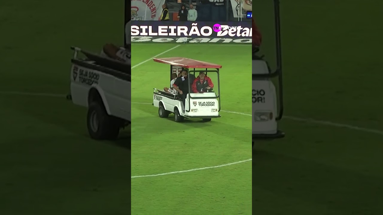 FORÇA, LUCAS MOURA! 🥺 O camisa 7 do São Paulo se lesionou após voltar de 2 meses parado #shorts