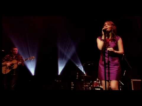 tassie - Emily Smith's rendition of the Silver Tassie at the Scots Trad Music awards in 2009. Produced by Bees Nees Media.