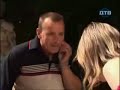 una broma que la limpiadora distra a los clientes con sus dos pedazos de peras.