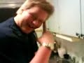 Fredde dricker ätiksprit Fredde dricker ätiksprit