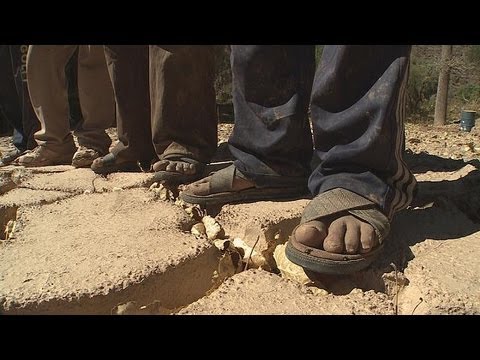 apres - http://fr.euronews.com/ Il a plu pendant des semaines ici en janvier. Puis, durant trois jours, les précipitations se sont intensifiées, entraînant la fonte ...