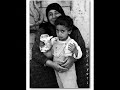 Gözlerim kurşun gibi,ağır ağır açıldı bu sabah..Merhaba dünya!         http://www.youtube.com/watch?v=XWvE4ES5aTc&feature=share