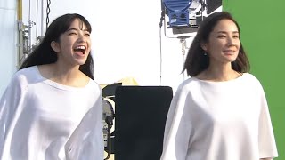 吉田羊、小松菜奈出演・吉田と小松がじゃれ合うメイキング／ロッテ乳酸菌ショコラCMメイキング