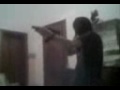 Z disparando una AK-47 Z disparando una AK-47