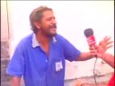 Beijoqueiro - Homem tenta beijar Givanildo na delegacia