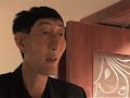 El hombre más alto del mundo, el chino Bao Xishun, recientemente se ha convertido en el padre más alto del mundo. Su hijo, de talla normal, podría tener problemas para llenar los zapatos del papá. Un informe especial AFPTV.