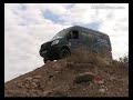 Capacidades off-road demostradas con la Mercedes Sprinter.