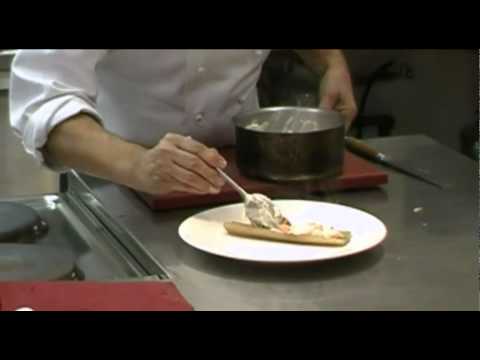 cardo - Receta de Penca de Cardo Rojo de Ágreda con vieras marinadas tratado como ensalada y setas con aceite de guindilla Realizada por alumn@s y profesor@s de la E...