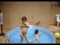 valerick con jenny en la piscina monica