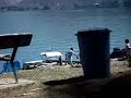 Una mujer en los 40's zorreando a un wey que vio en un trailer park