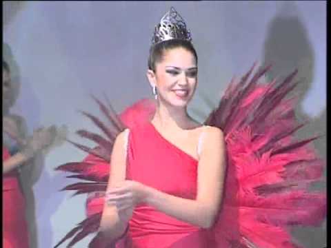 Desfile de Gala en Reina Belleza de España 2011, vestidos de Alejandro de Miguel.