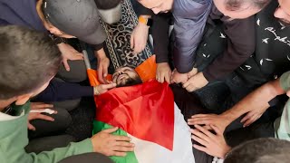 تشييع جثمان الشهيد جهاد قاطوني في مخيم عين بيت الماء في نابلس بالضفة الغربية