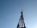 antenne in de toren hijsen