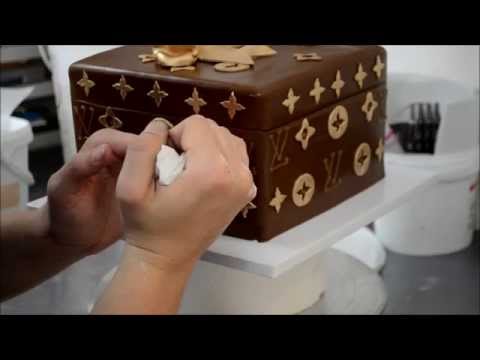 how to paint lv logo on cake