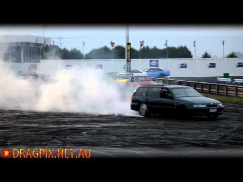 Holden VS Wagon Burnout - South Coast Raceway 02/03/2012